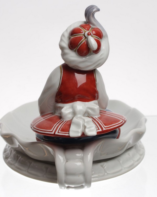 Porcelain ashtray with a sculpture of Turk - Rosenthal